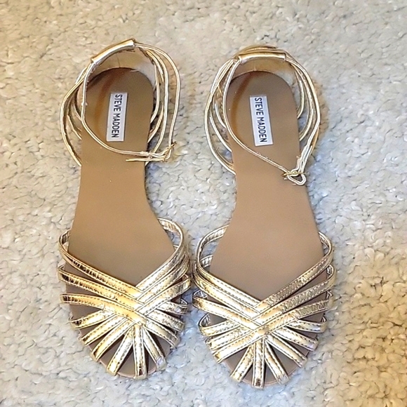 STEVE MADDEN TANE Gold Flats/sandals Size 9.5 - Picture 3 of 17